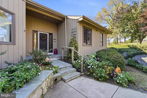 27 Muirfield Ct, Newtown Square, PA 19073