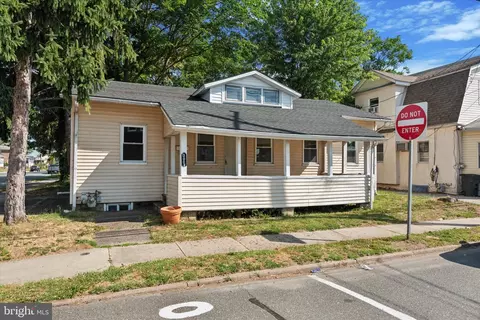 300 N Governor Printz Blvd, Essington, PA 19029