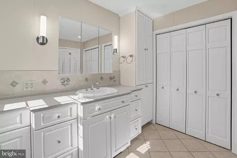 Bath - 312 Chamounix Rd, Wayne, PA 19087 photo 2 of 5