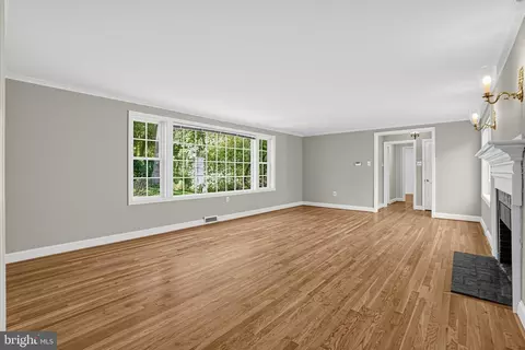 Living - 312 Chamounix Rd, Wayne, PA 19087 photo 4 of 9