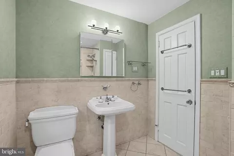 Bath - 312 Chamounix Rd, Wayne, PA 19087 photo 5 of 5