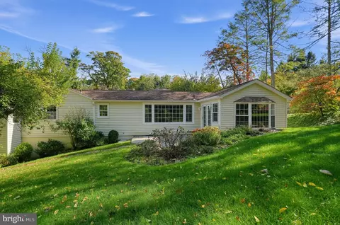 Exterior - 312 Chamounix Rd, Wayne, PA 19087 photo 3 of 6