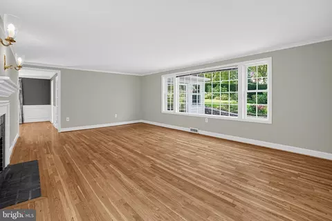 Living - 312 Chamounix Rd, Wayne, PA 19087 photo 3 of 9