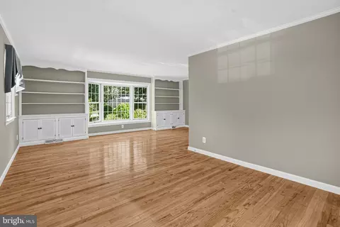 Living - 312 Chamounix Rd, Wayne, PA 19087 photo 6 of 9