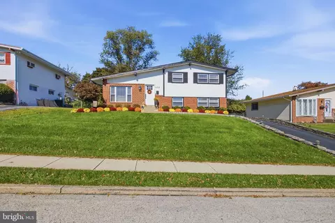 608 Warren Blvd, Broomall, PA 19008
