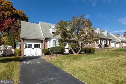 232 Ivy Rock Ln, Havertown, PA 19083