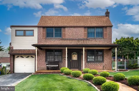 80 Strathaven Dr, Broomall, PA 19008