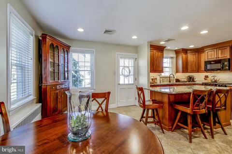 104 Calvarese Ln, Wayne, PA 19087 photo 9