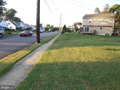201 Upland Rd, Brookhaven, PA 19015 photo 1