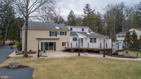 628 W Wayne Ave, Wayne, PA 19087 photo 2