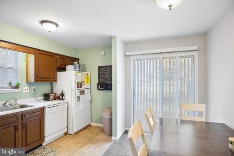1358 Rolling Glen Dr, Boothwyn, PA 19061 photo 5