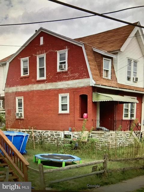 42 Pine St, Marcus Hook, PA 19061 photo 1