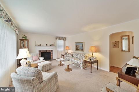 11 Donna Ln, Wayne, PA 19087 photo 4