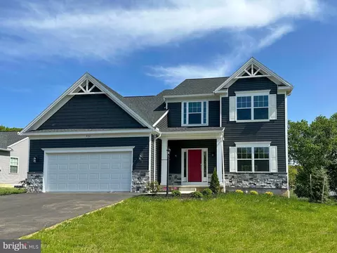 432 Castleton Dr, Chambersburg, PA 17202