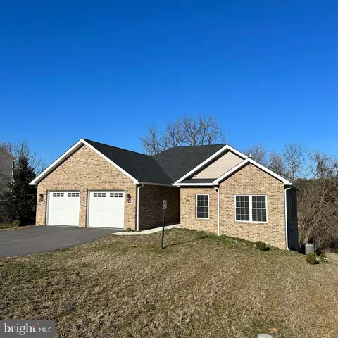 1744 Carrera Dr, Chambersburg, PA 17202