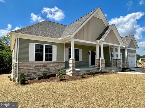 1342 Shannon Dr S, Greencastle, PA 17225