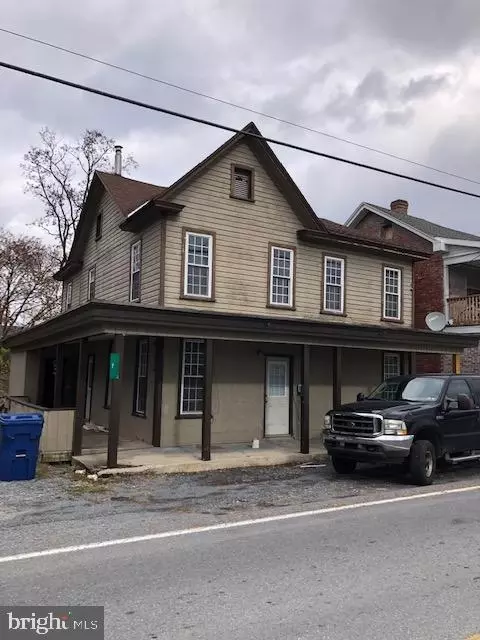 7 W Main St, Fayetteville, PA 17222