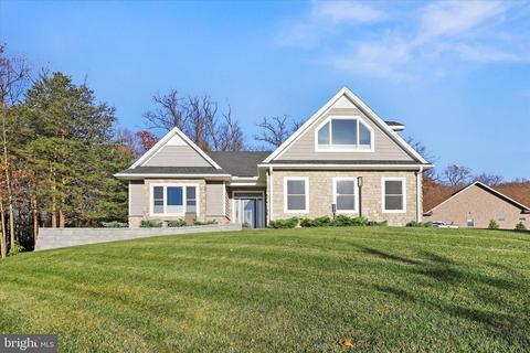 7046 Killarney Dr, Fayetteville, PA 17222
