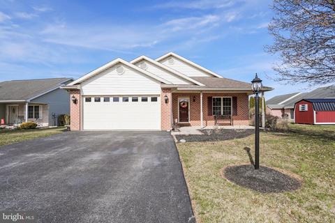 233 Eisenhower Dr, Chambersburg, PA 17201