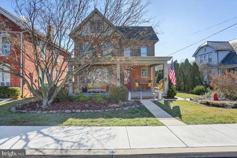 212 S Washington St, Greencastle, PA 17225
