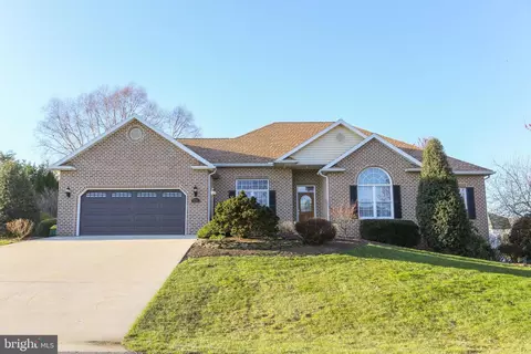 6332 Medina Ridge Dr, Fayetteville, PA 17222