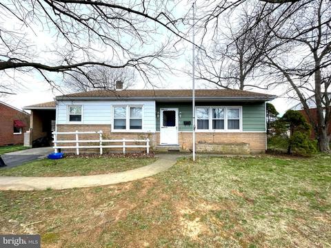 228 Strickler Ave, Waynesboro, PA 17268