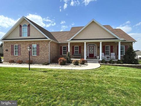 103 Carowinds Dr, Greencastle, PA 17225