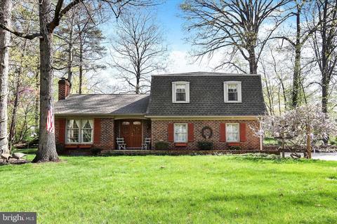 6445 Fairway Dr W, Fayetteville, PA 17222