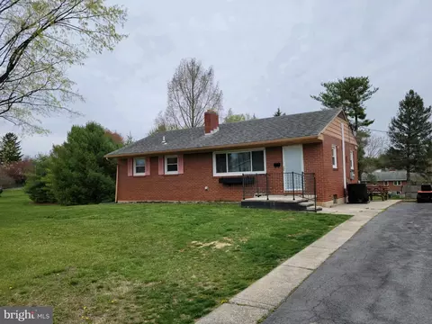 325 W 9th St, Waynesboro, PA 17268