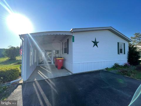 218 Ladnor Ct, Fayetteville, PA 17222