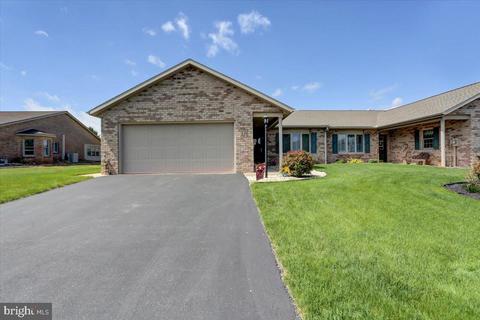 310 Parkwood Dr, Chambersburg, PA 17201