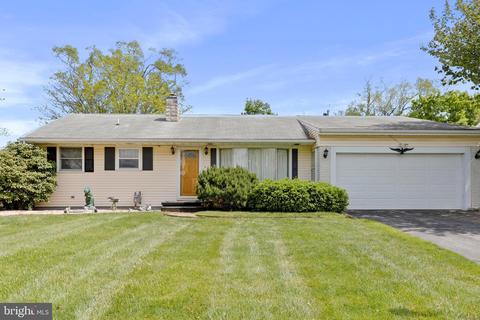 11 Lincoln Dr, Fayetteville, PA 17222