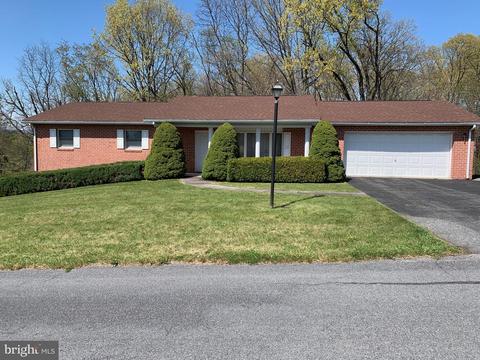 1619 Elizabeth Dr, Chambersburg, PA 17202