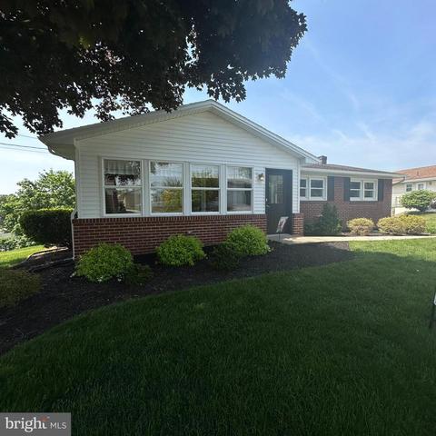 808 Highland Dr, Chambersburg, PA 17202