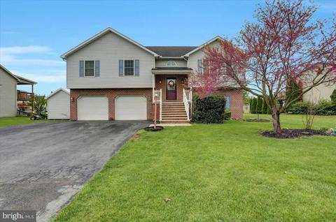 205 Grove Dr, Shippensburg, PA 17257