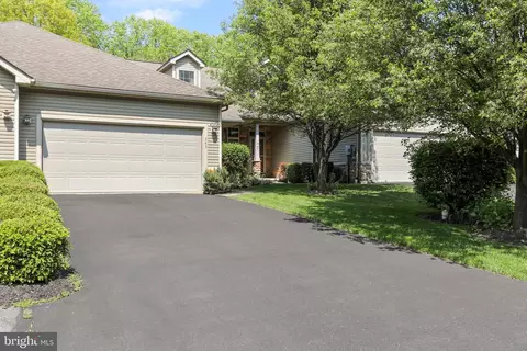 945 Quail Run Dr, Waynesboro, PA 17268