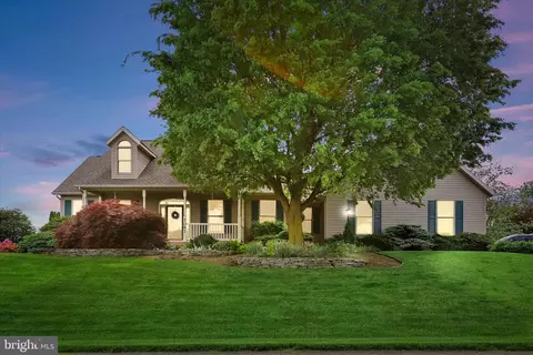 7087 Fairway Dr S, Fayetteville, PA 17222