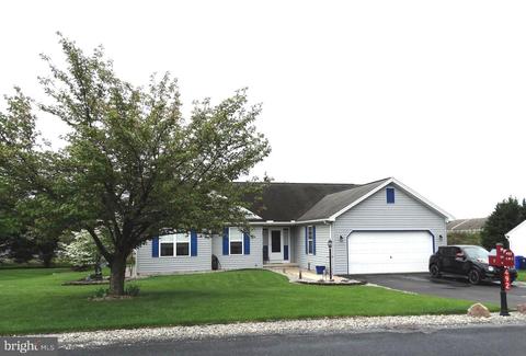 492 Franklin Square Dr #27, Chambersburg, PA 17201