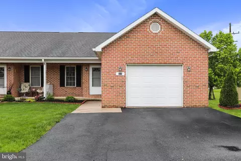 366 Nova Dr, Greencastle, PA 17225