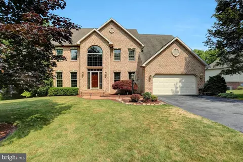 10989 Weatherstone Dr, Waynesboro, PA 17268