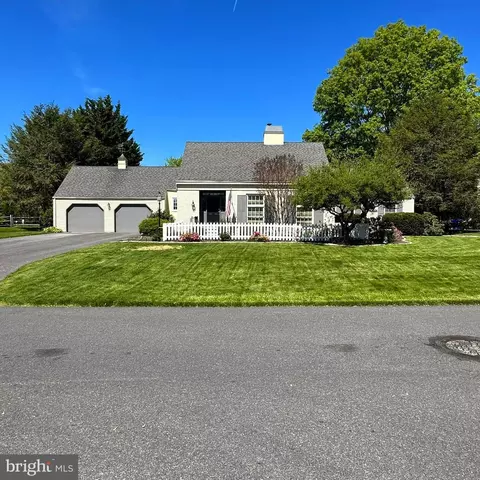 289 Overhill Dr, Chambersburg, PA 17202