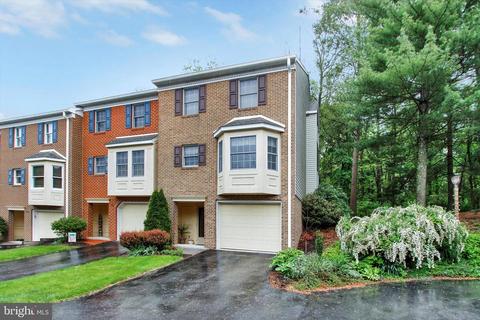 319 Valley View Dr, Waynesboro, PA 17268