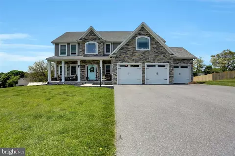 2336 Bodie Island Dr, Chambersburg, PA 17202