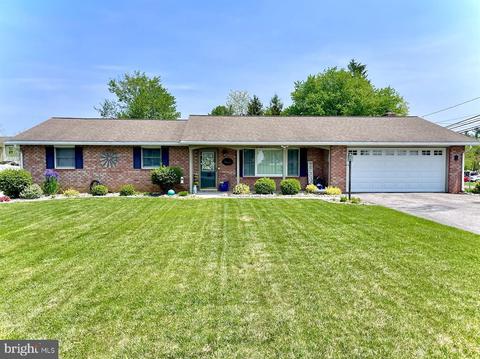15 Jackson Dr, Chambersburg, PA 17202