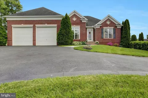 2284 Grove Meadow Ln, Greencastle, PA 17225
