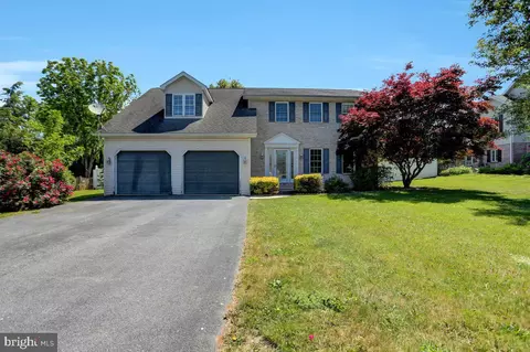 318 Cosell Dr, Chambersburg, PA 17201