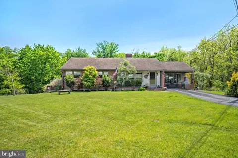 330 Oak Forest Dr, Saint Thomas, PA 17252