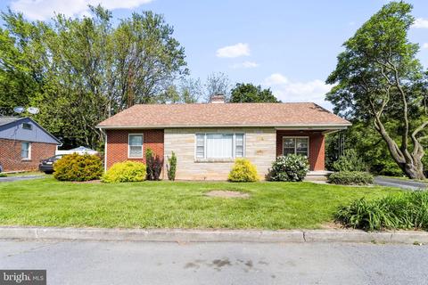 12 Bennett Ave, Mercersburg, PA 17236