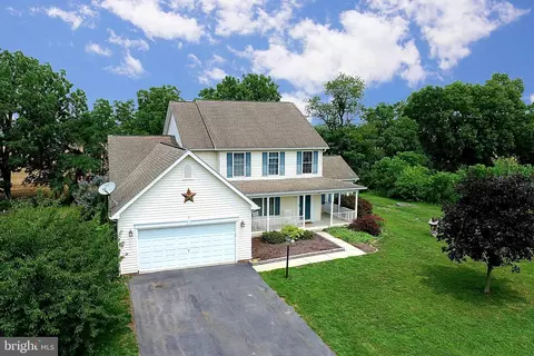1274 Webling Cir, Greencastle, PA 17225