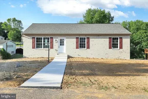 3040 Liverpool Ct, Chambersburg, PA 17201